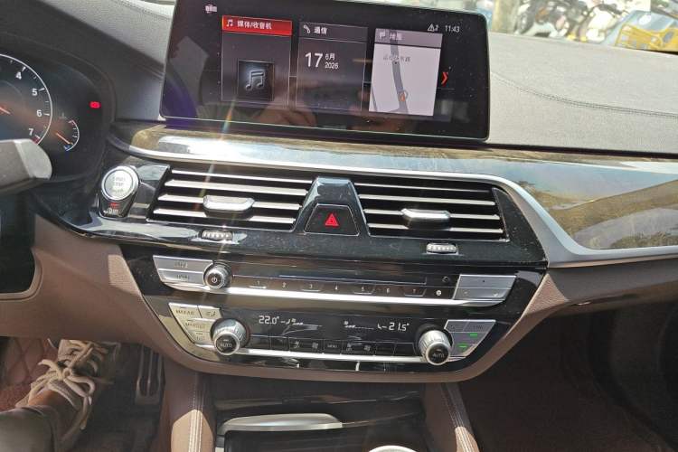 Used BMW 5 Series 2019 525Li M Sport Package Audio And AC Panel