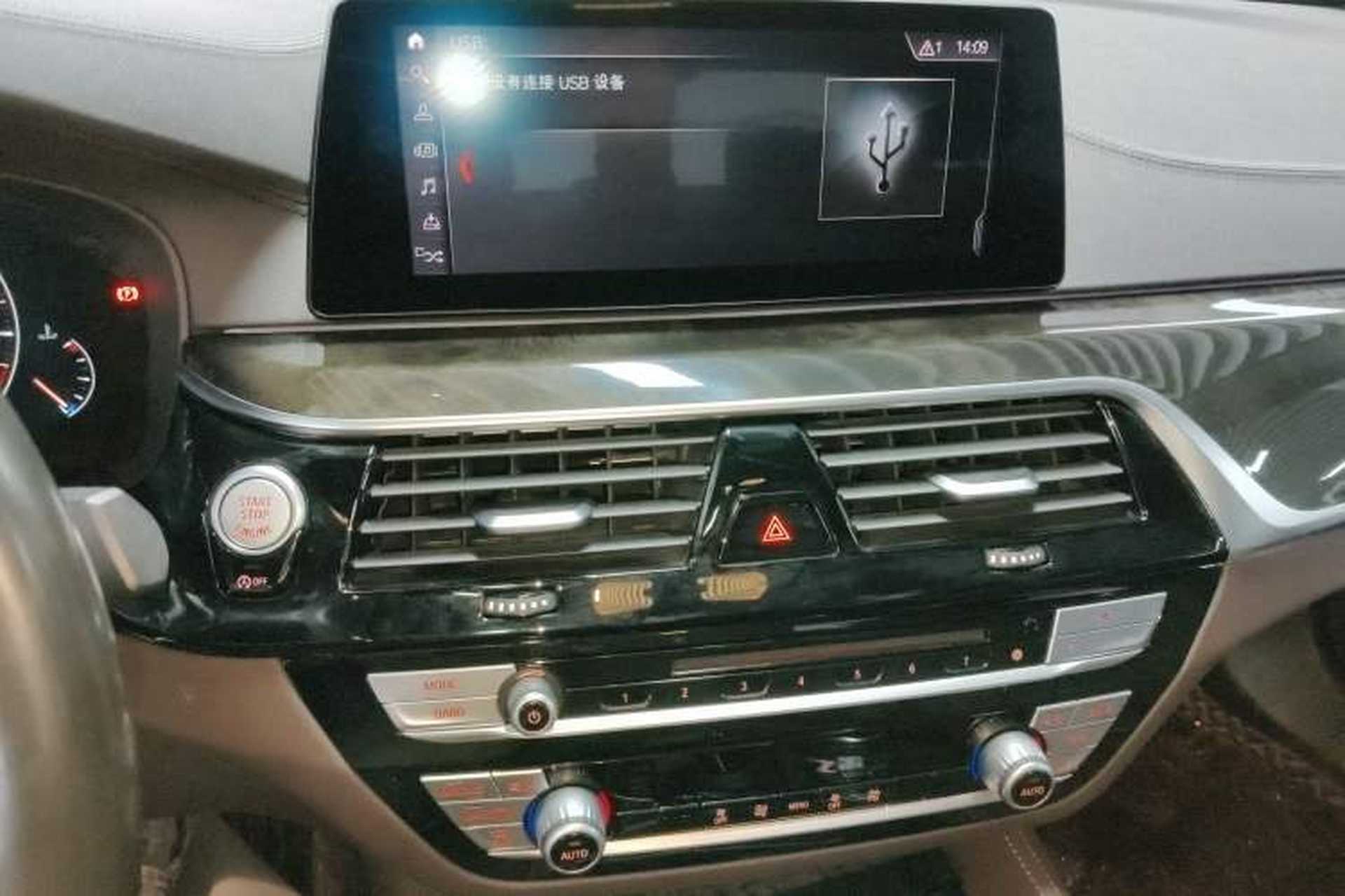 Used BMW 5 Series 2019 525Li M Sport Package Audio And AC Panel
