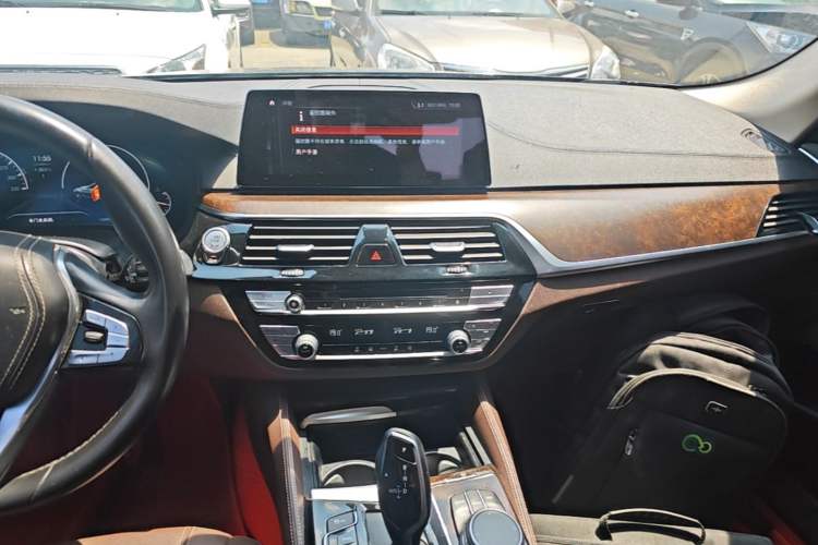 Used BMW 5 Series 2019 Facelifted 525Li Luxury Package Audio And AC Panel