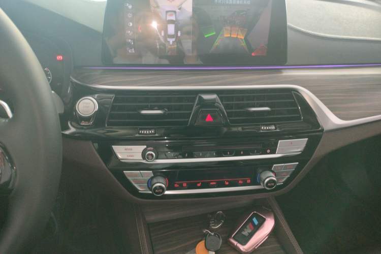 Used BMW 5 Series 2019 Facelifted 530Li Luxury Edition Premium Package Audio And AC Panel