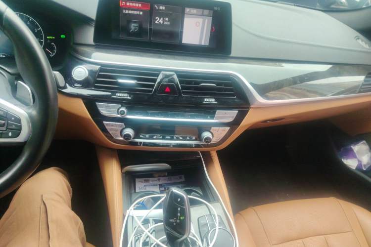 Used BMW 5 Series 2019 530Li Luxury Edition M Sport Package Audio And AC Panel