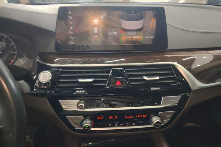 Used BMW 5 Series 2019 525Li Luxury Package Audio And AC Panel