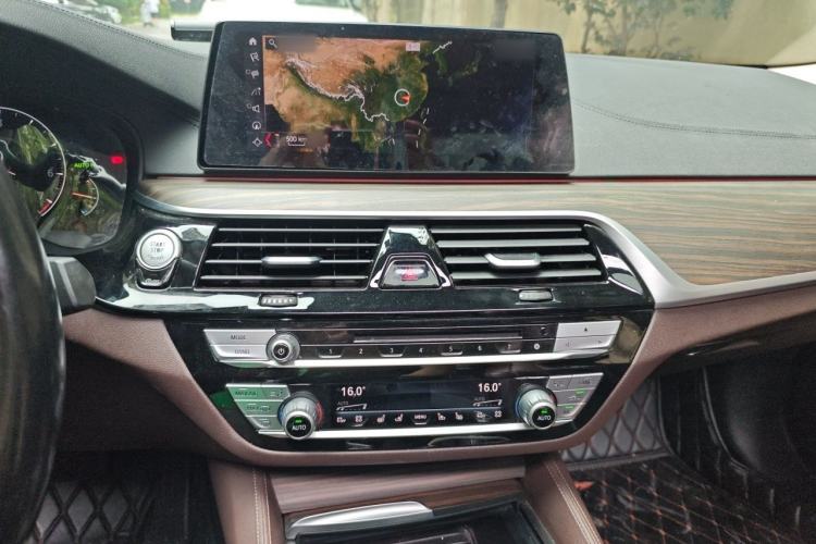 Used BMW 5 Series 2019 Facelifted 530Li Luxury Edition Premium Package Audio And AC Panel