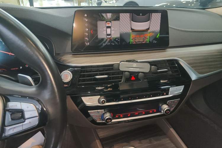 Used BMW 5 Series 2019 Facelifted 530Li Luxury Edition Premium Package Audio And AC Panel