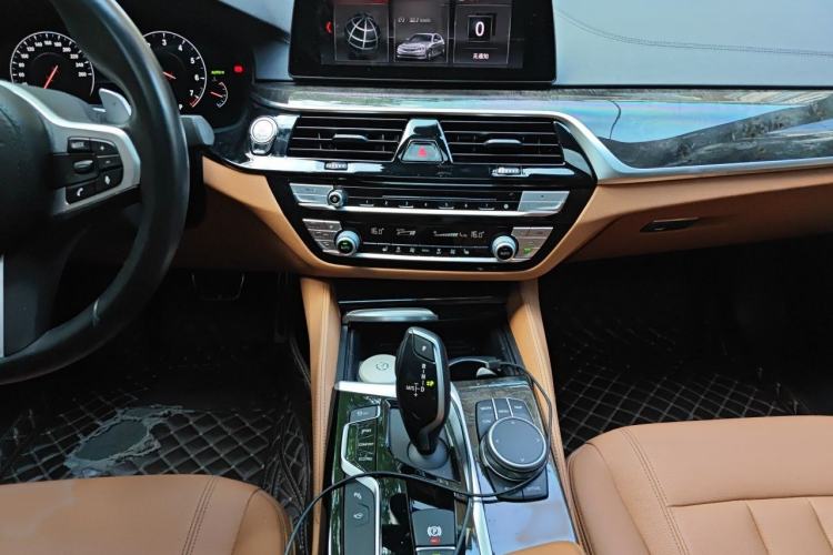 Used BMW 5 Series 2019 530Li Leading Model M Sport Package Audio And AC Panel