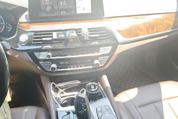 Used BMW 5 Series 2019 525Li Luxury Package Audio And AC Panel