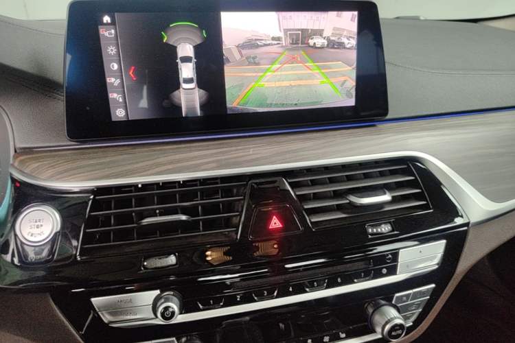 Used BMW 5 Series 2019 530Li Leading Model Luxury Package Audio And AC Panel