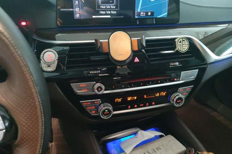 Used BMW 5 Series 2019 525Li Luxury Package Audio And AC Panel