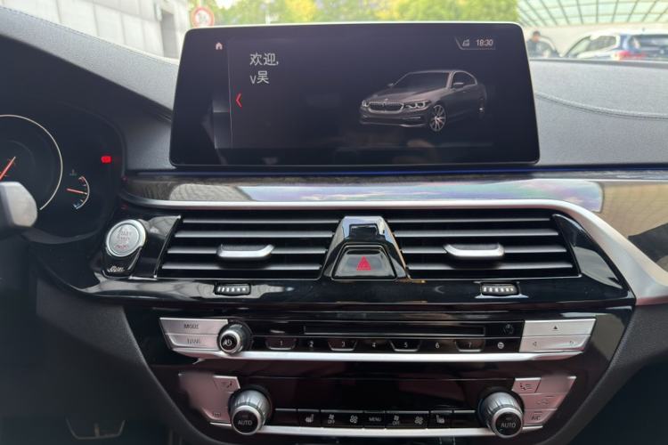 Used BMW 5 Series 2019 Facelifted 530Li Leading Edition M Sport Package Audio And AC Panel