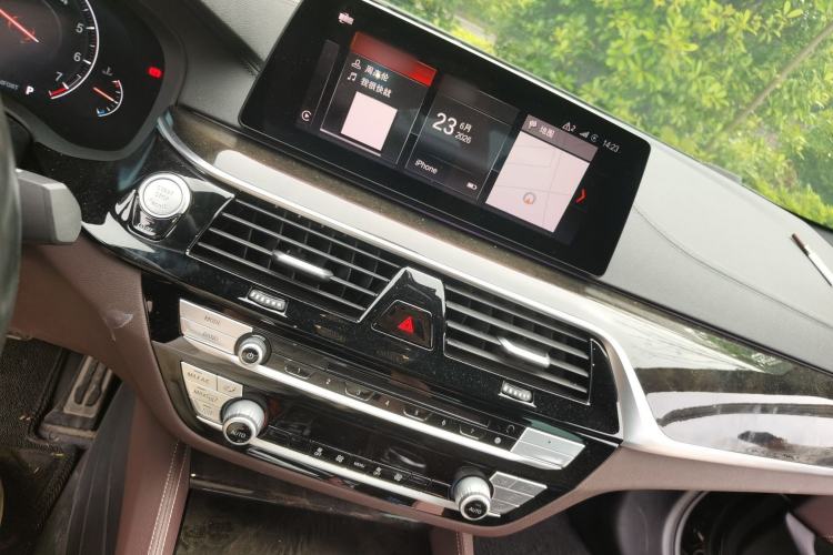 Used BMW 5 Series 2019 525Li M Sport Package Audio And AC Panel
