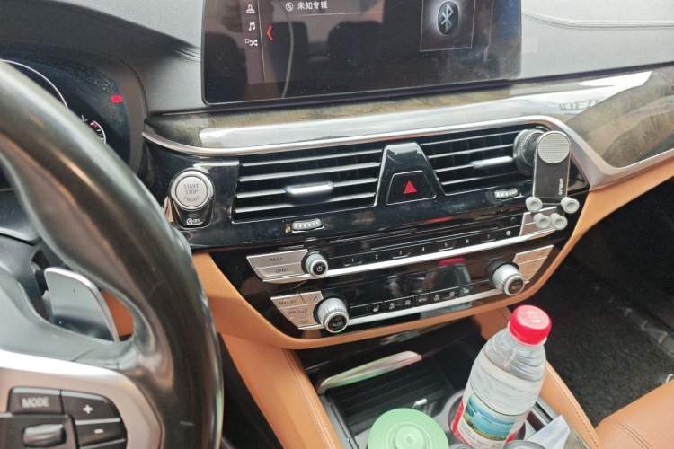 Used BMW 5 Series 2019 530Li Leading Model M Sport Package Audio And AC Panel