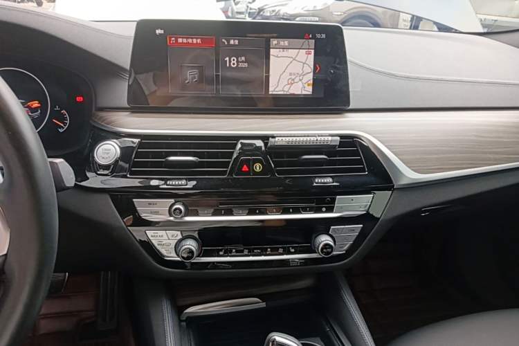 Used BMW 5 Series 2019 Facelifted 530i M Sport Package Audio And AC Panel