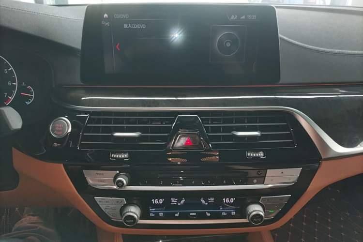 Used BMW 5 Series 2019 Facelifted 530Li Leading Edition M Sport Package Audio And AC Panel