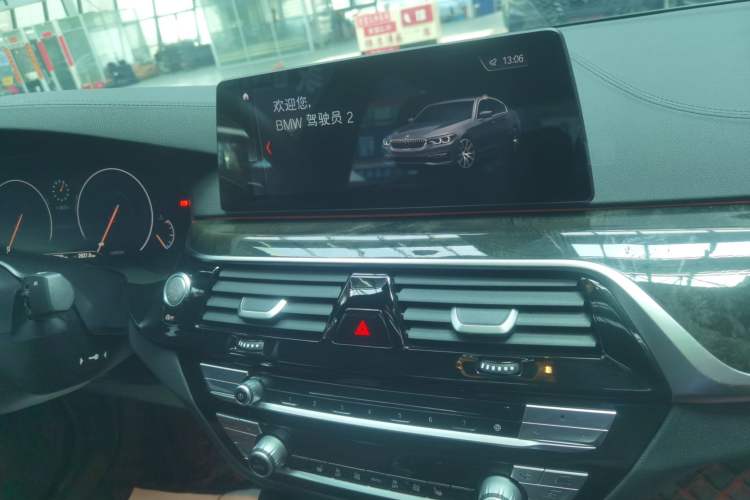 Used BMW 5 Series 2019 530Li Leading Model M Sport Package Audio And AC Panel