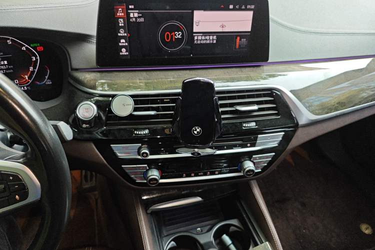 Used BMW 5 Series 2019 525Li M Sport Package Audio And AC Panel