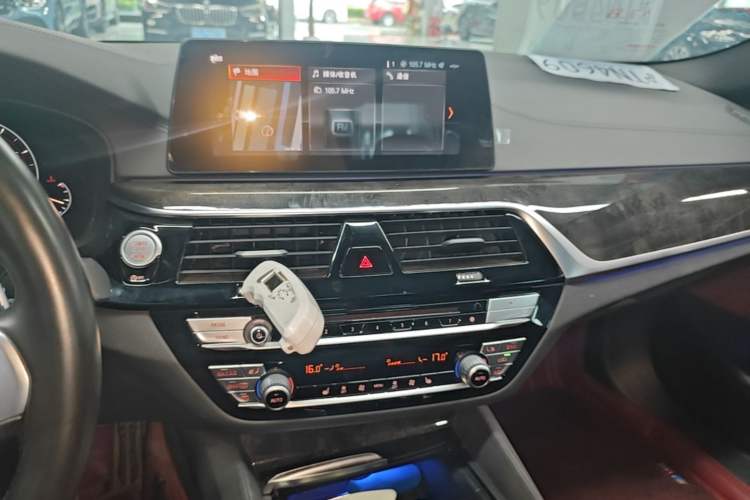 Used BMW 5 Series 2019 Facelifted 530Li Leading Edition M Sport Package Audio And AC Panel