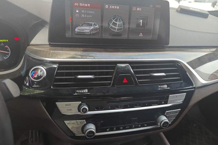 Used BMW 5 Series 2019 525Li M Sport Package Audio And AC Panel