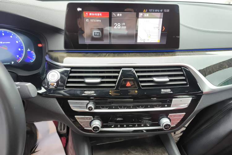Used BMW 5 Series 2019 530Li Leading Model M Sport Package Audio And AC Panel