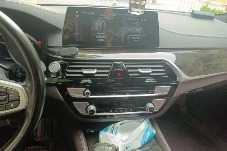 Used BMW 5 Series 2019 525Li M Sport Package Audio And AC Panel