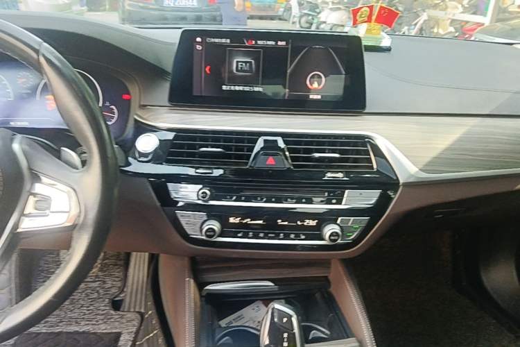 Used BMW 5 Series 2019 530Li Leading Model Luxury Package Audio And AC Panel