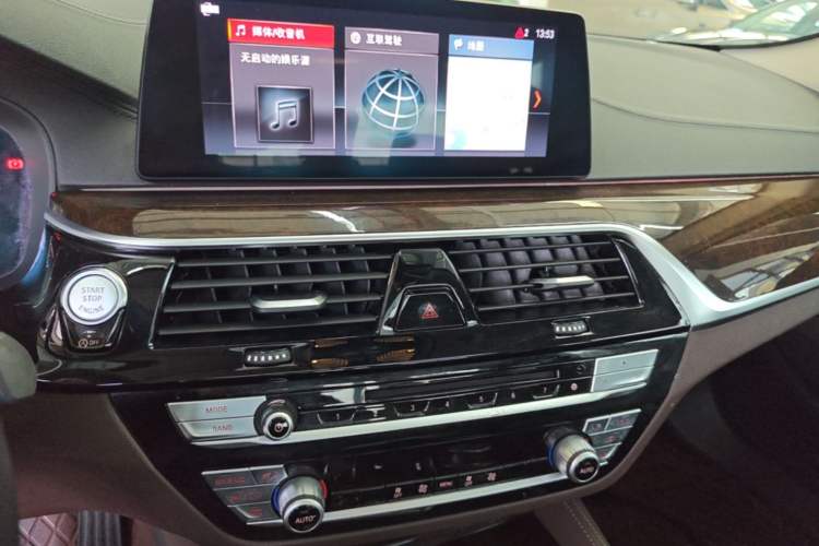 Used BMW 5 Series 2019 525Li Luxury Package Audio And AC Panel