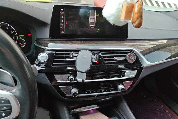 Used BMW 5 Series 2019 530Li Leading Model M Sport Package Audio And AC Panel