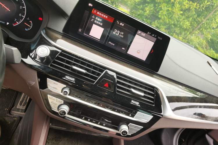 Used BMW 5 Series 2019 525Li M Sport Package Audio And AC Panel