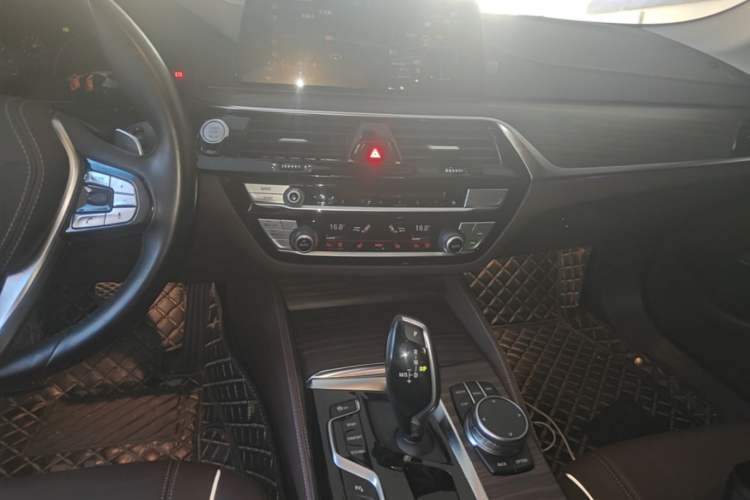 Used BMW 5 Series 2019 530Li Luxury Edition Premium Package Audio And AC Panel