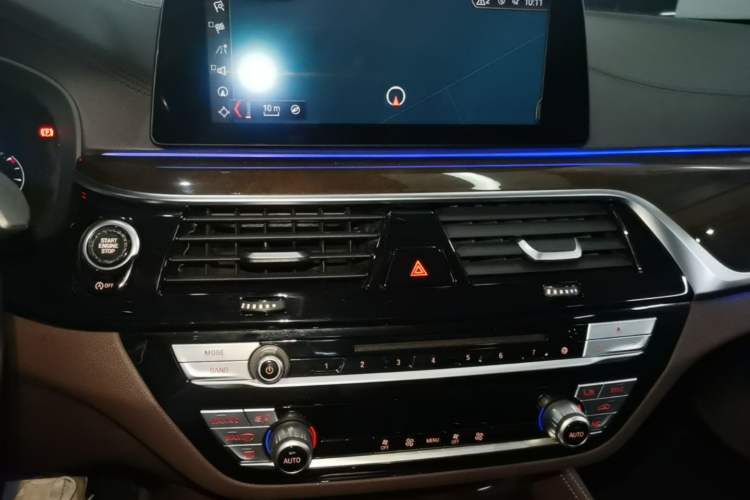 Used BMW 5 Series 2019 Facelifted 525Li Luxury Package Audio And AC Panel