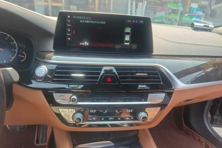 Used BMW 5 Series 2019 530Li Leading Model M Sport Package Audio And AC Panel