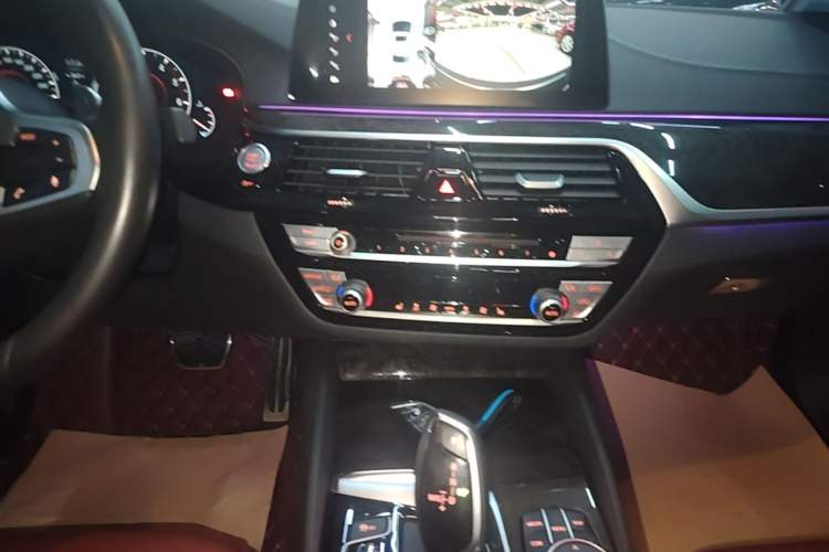 Used BMW 5 Series 2019 530Li Leading Model M Sport Package Audio And AC Panel