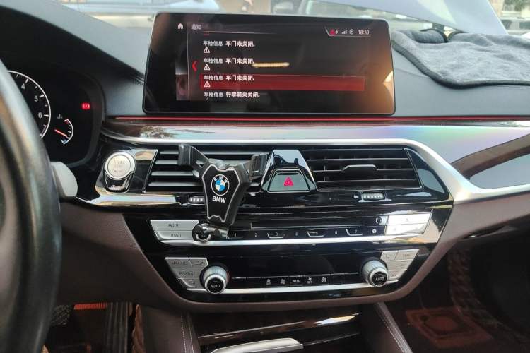 Used BMW 5 Series 2019 Facelifted 525Li Luxury Package Audio And AC Panel
