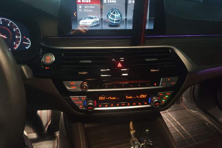 Used BMW 5 Series 2019 Facelifted 530Li Leading Edition Luxury Package Audio And AC Panel