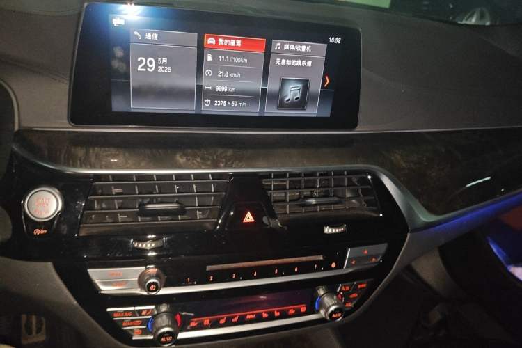 Used BMW 5 Series 2019 530Li Luxury Edition M Sport Package Audio And AC Panel