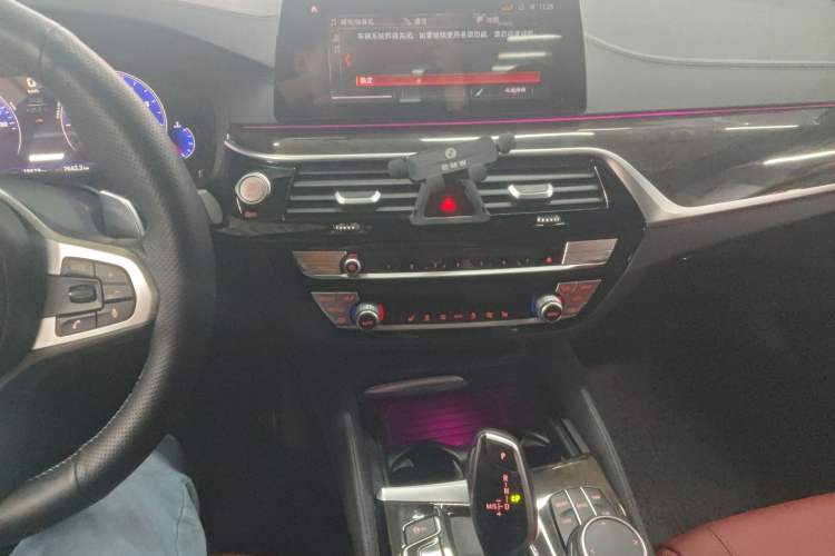 Used BMW 5 Series 2019 530Li Leading Model M Sport Package Audio And AC Panel