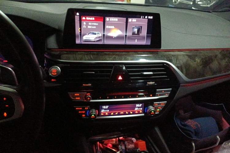 Used BMW 5 Series 2019 Restyled 530Li Luxury Edition M Sport Package Audio And AC Panel