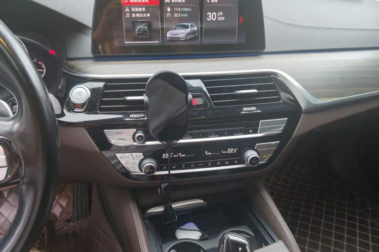 Used BMW 5 Series 2019 530Li xDrive Luxury Package Audio And AC Panel