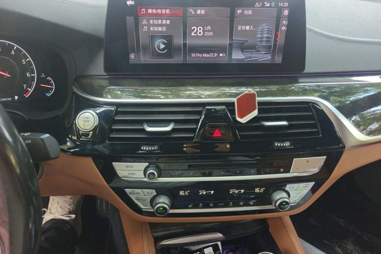 Used BMW 5 Series 2019 530Li Leading Model M Sport Package Audio And AC Panel