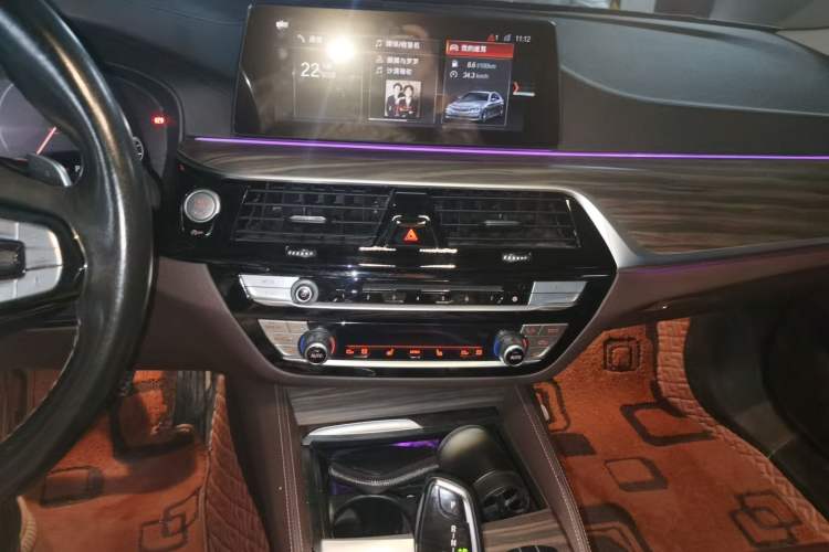Used BMW 5 Series 2019 Updated 530Li xDrive Luxury Package Audio And AC Panel