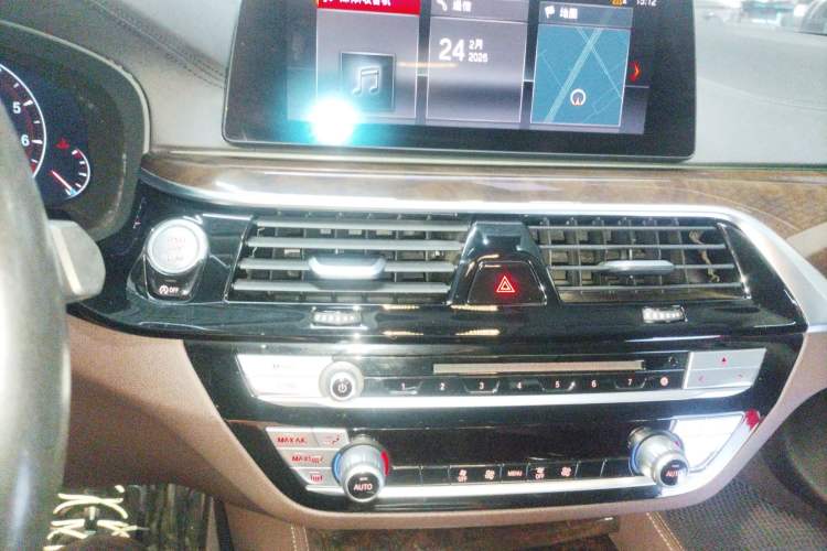Used BMW 5 Series 2019 525Li Luxury Package Audio And AC Panel