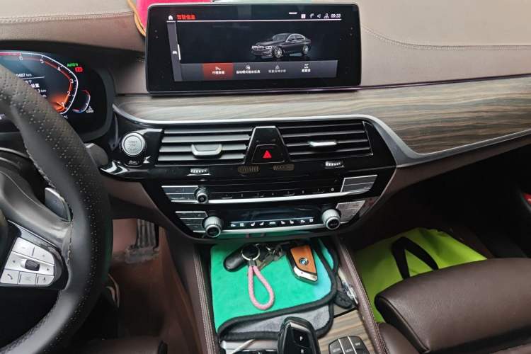 Used BMW 5 Series 2019 Facelifted 530Li Luxury Edition Premium Package Audio And AC Panel