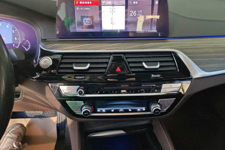 Used BMW 5 Series 2019 Facelifted 530Li Leading Edition Luxury Package Audio And AC Panel