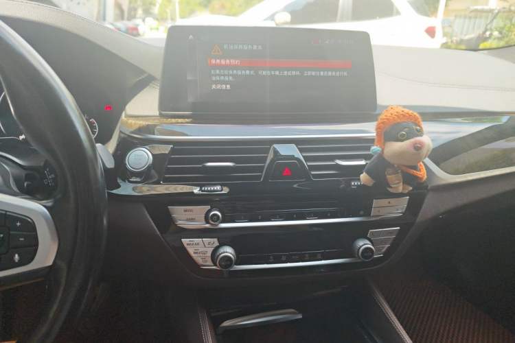 Used BMW 5 Series 2019 525Li M Sport Package Audio And AC Panel