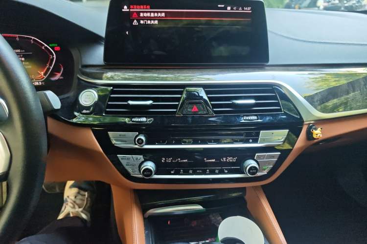Used BMW 5 Series 2019 530Li Leading Model M Sport Package Audio And AC Panel