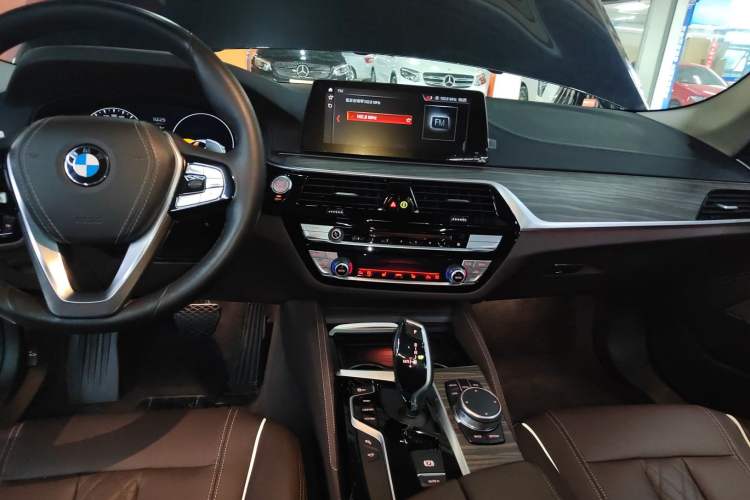 Used BMW 5 Series 2019 Facelifted 530Li Luxury Edition Premium Package Audio And AC Panel
