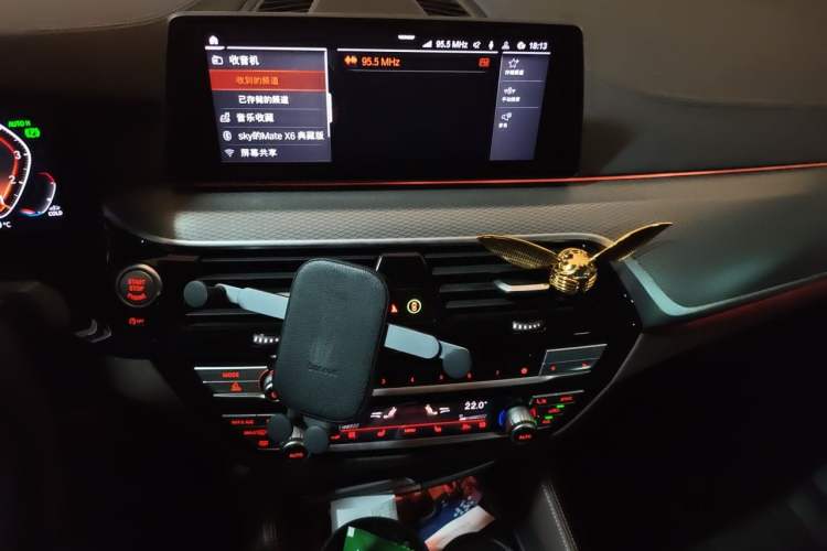 Used BMW 5 Series 2019 540i M Sport Package Audio And AC Panel