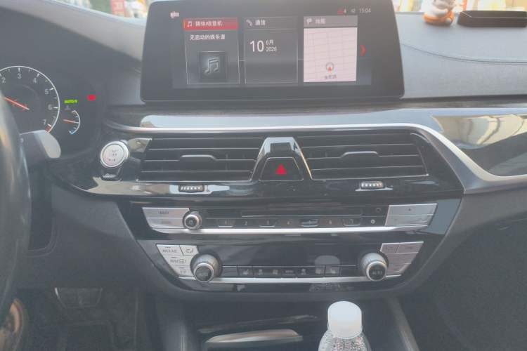 Used BMW 5 Series 2019 Facelifted 530Li Leading Edition M Sport Package Audio And AC Panel