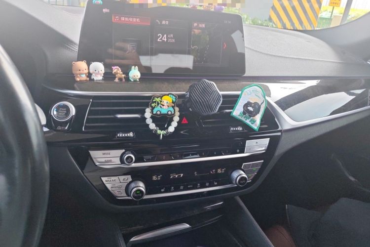 Used BMW 5 Series 2019 530Li Leading Model M Sport Package Audio And AC Panel