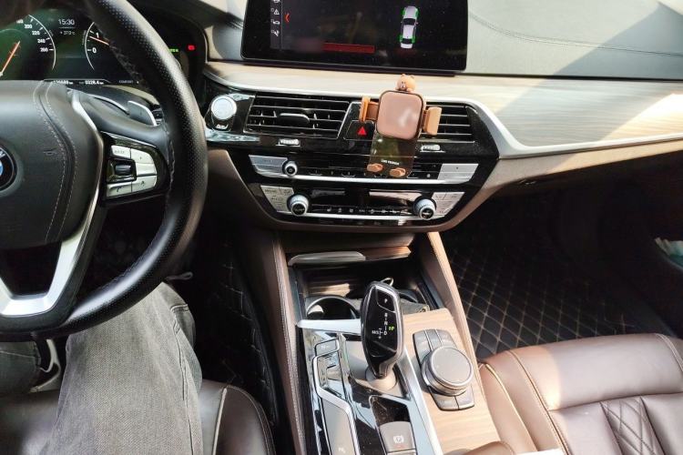 Used BMW 5 Series 2019 530Li Leading Model Luxury Package Audio And AC Panel