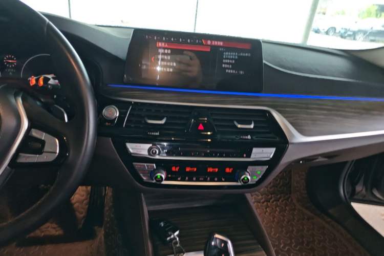 Used BMW 5 Series 2019 Facelifted 530Li Leading Edition Luxury Package Audio And AC Panel